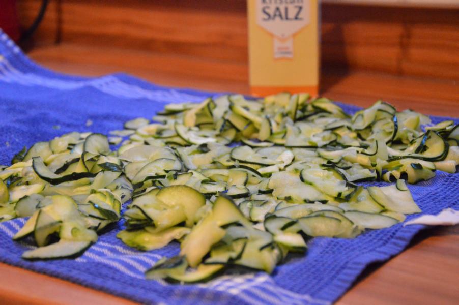 Gurken-Zucchini-Salat mit Joghurtdressing – Meine kleine Genusswekstatt